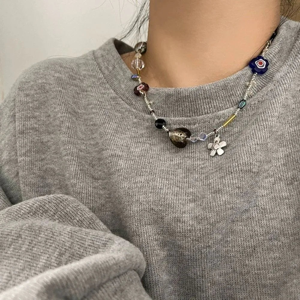 Korean Exquisite Retro Flower Love Heart Beaded Necklace For Women Personality Simple Cool Clavicle Chain Fashion Y2K Jewelry