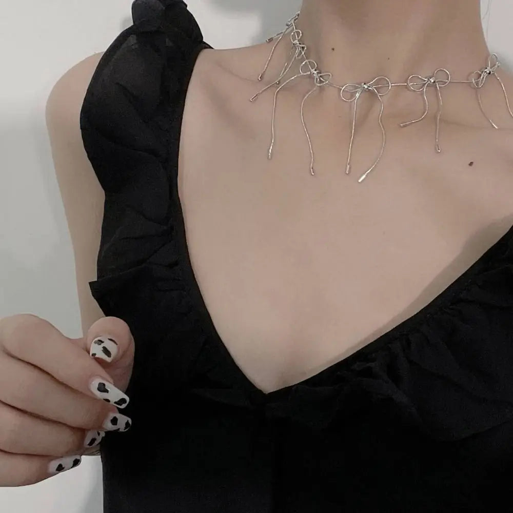 Korean Exquisite Retro Flower Love Heart Beaded Necklace For Women Personality Simple Cool Clavicle Chain Fashion Y2K Jewelry