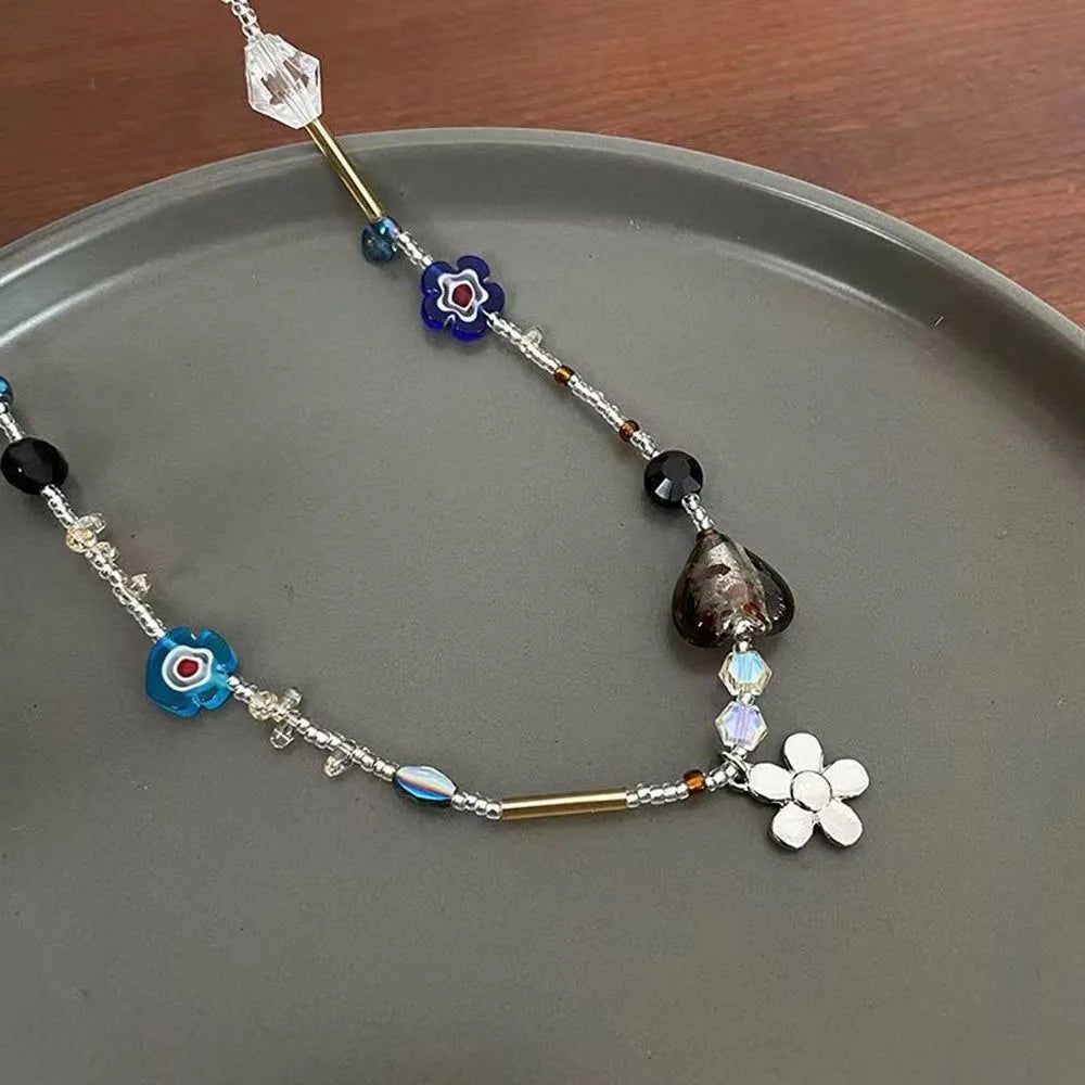 Korean Exquisite Retro Flower Love Heart Beaded Necklace For Women Personality Simple Cool Clavicle Chain Fashion Y2K Jewelry
