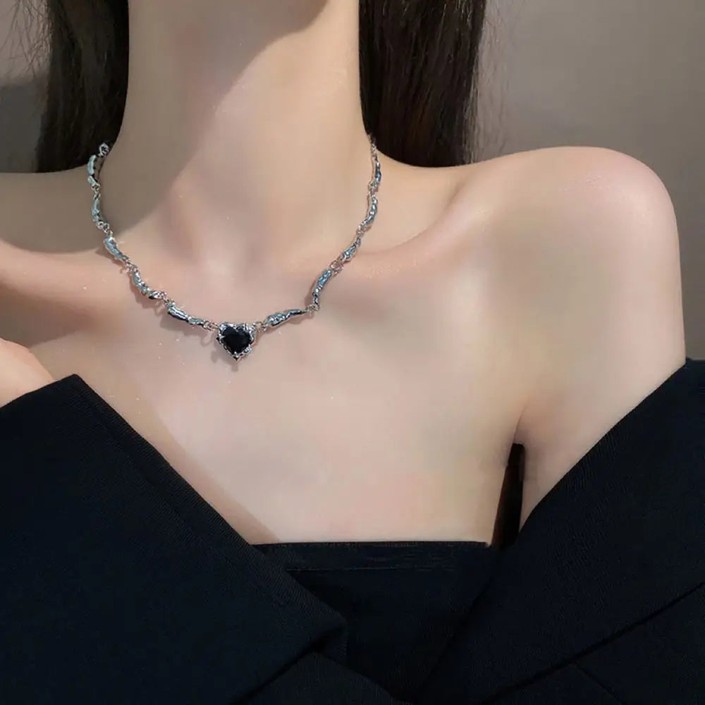 Korean Exquisite Retro Flower Love Heart Beaded Necklace For Women Personality Simple Cool Clavicle Chain Fashion Y2K Jewelry