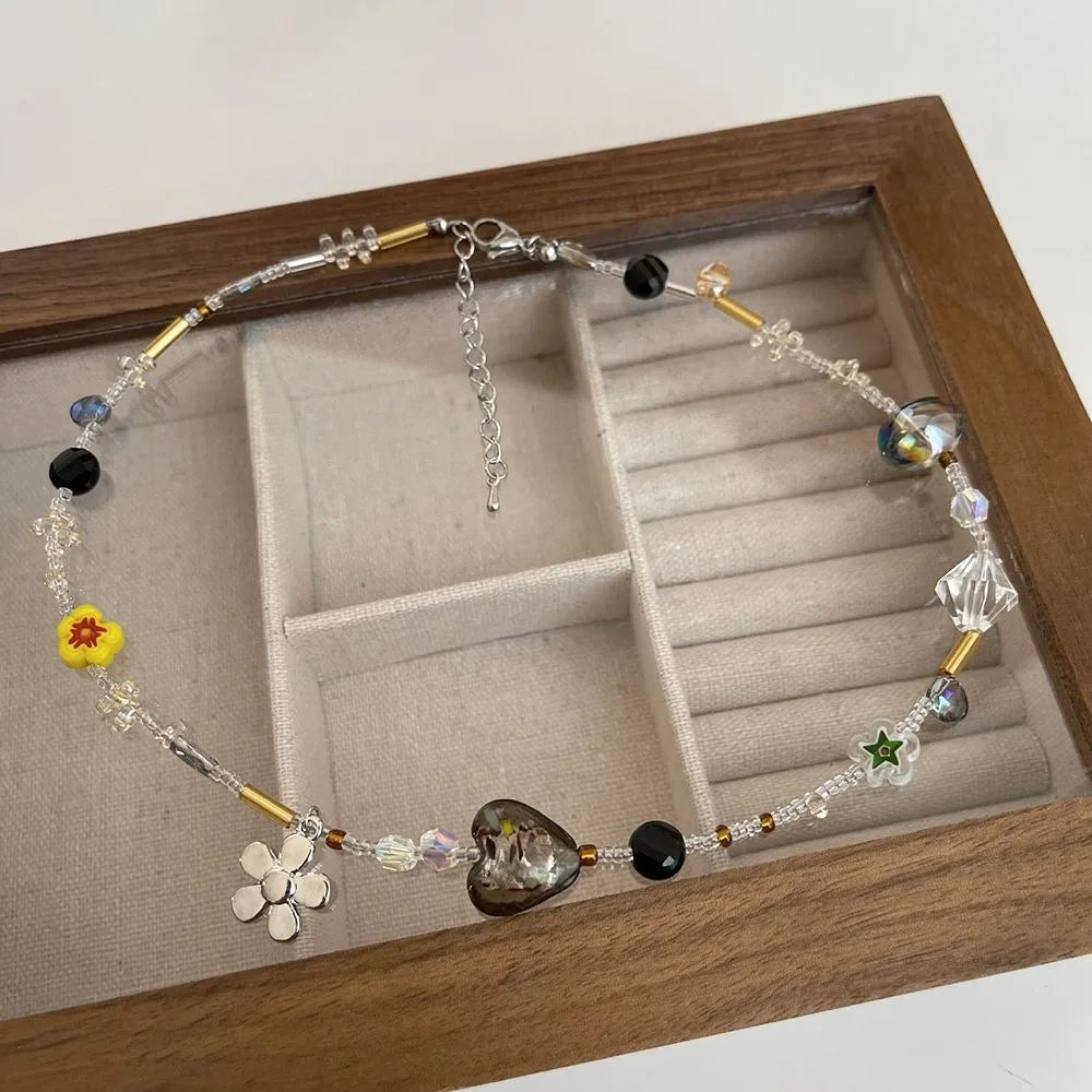 Korean Exquisite Retro Flower Love Heart Beaded Necklace For Women Personality Simple Cool Clavicle Chain Fashion Y2K Jewelry