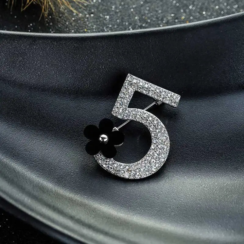 Full rhinestone number 5 flower brooch Luxury fashion wedding party letter woman boutonniere brooches gift