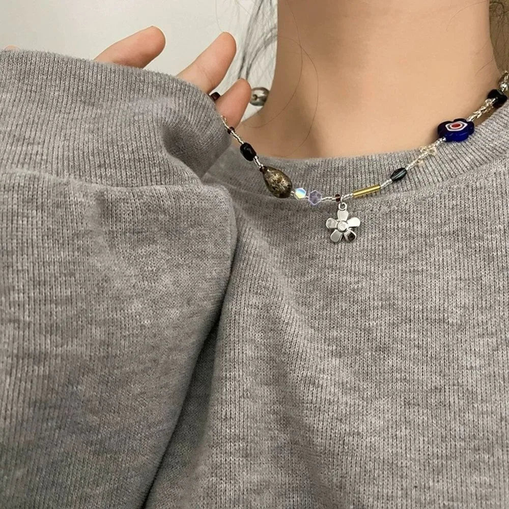 Korean Exquisite Retro Flower Love Heart Beaded Necklace For Women Personality Simple Cool Clavicle Chain Fashion Y2K Jewelry