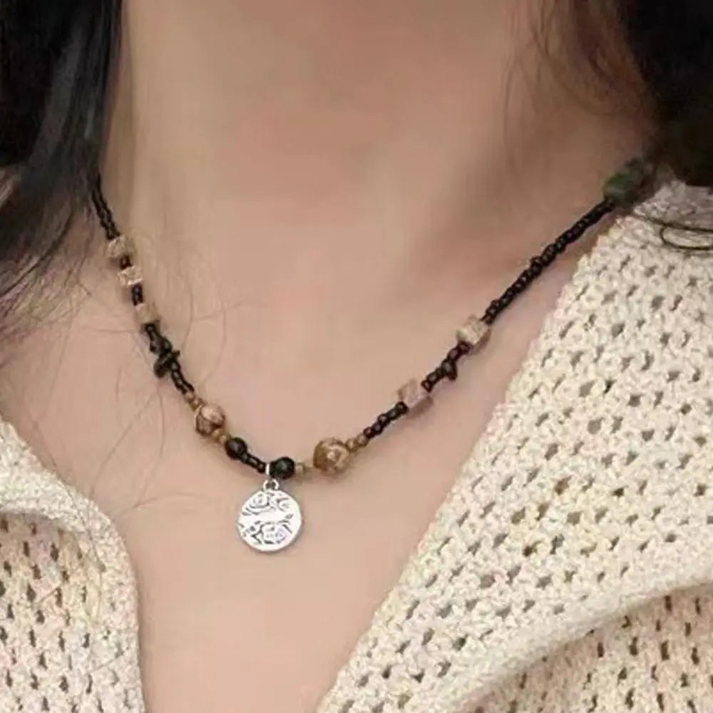 Korean Exquisite Retro Flower Love Heart Beaded Necklace For Women Personality Simple Cool Clavicle Chain Fashion Y2K Jewelry